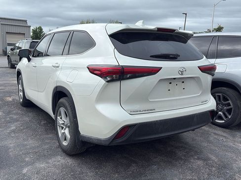 Used 2020 Toyota Highlander LE AWD/4WD image 4
