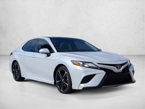 Used 2019 Toyota Camry XSE image 3