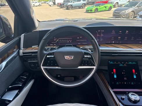 Used 2025 Cadillac Escalade Sport Platinum w/ LPO, Floor Liner Package AWD/4WD image 18
