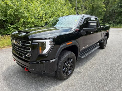 Used 2025 GMC Sierra 2500 AT4 AWD/4WD image 2