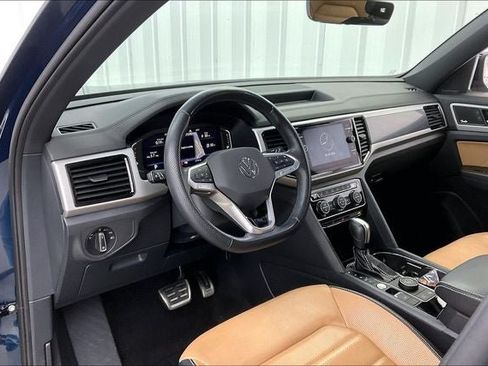 Used 2023 Volkswagen Atlas Cross Sport SEL Premium R-Line AWD/4WD image 17