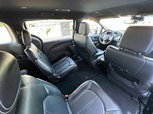 Used 2025 Chrysler Pacifica Select FWD image 27