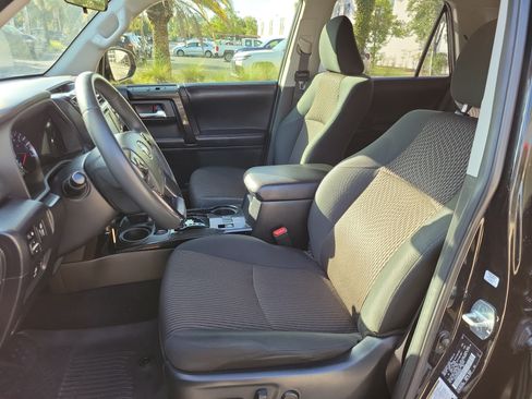 Used 2017 Toyota 4Runner TRD Off-Road AWD/4WD image 13