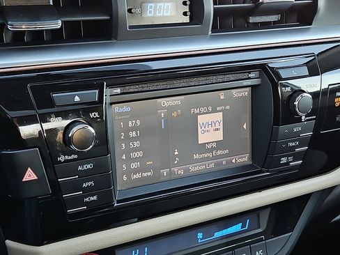 Used 2015 Toyota Corolla LE image 18