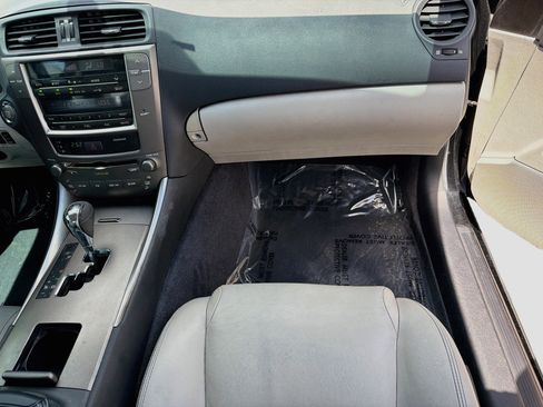 Used 2009 Lexus IS 350 RWD image 17