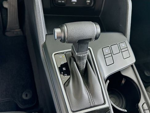 Used 2025 Kia Sportage LX image 24