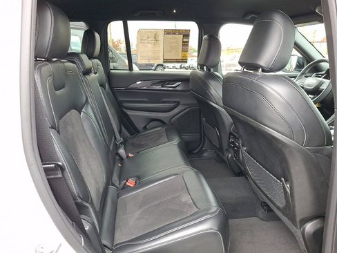 Certified 2023 Jeep Grand Cherokee Altitude image 14