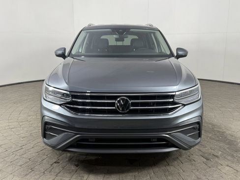 Used 2024 Volkswagen Tiguan SE image 2