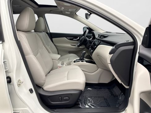 Used 2022 Nissan Rogue Sport SL w/ Premium Package FWD image 9