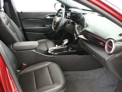 Used 2025 Chevrolet Trax RS w/ Driver Confidence Package FWD image 28