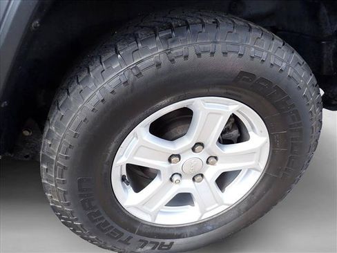 Used 2018 Jeep Wrangler Unlimited Sport S AWD/4WD image 8