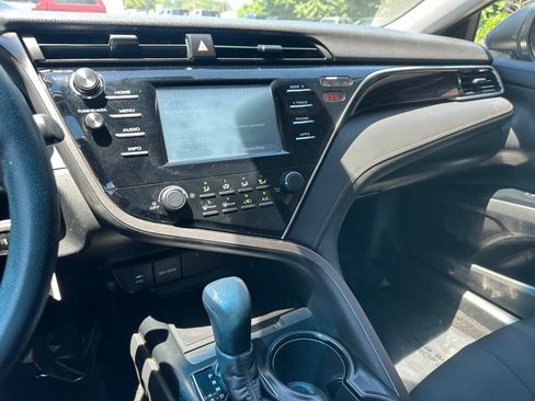 Used 2018 Toyota Camry LE FWD image 16