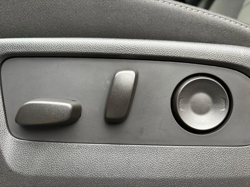 New 2024 Chevrolet Colorado LT w/ LT Convenience Package II image 15