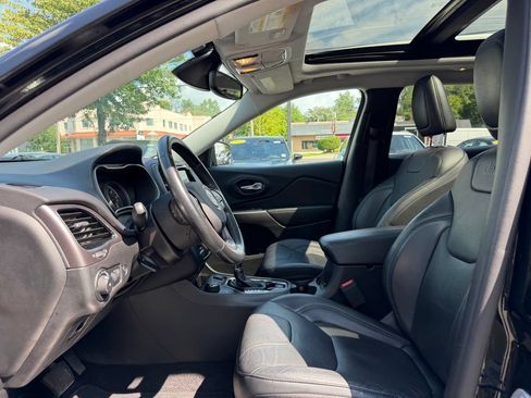 Used 2021 Jeep Cherokee Limited AWD/4WD image 17