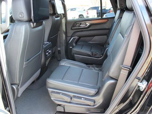 Used 2025 GMC Yukon Denali w/ Denali Reserve Package image 8