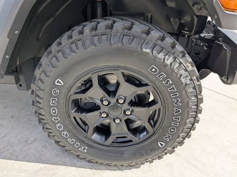 New 2023 Jeep Wrangler Unlimited w/ Cold Weather Group AWD/4WD image 10
