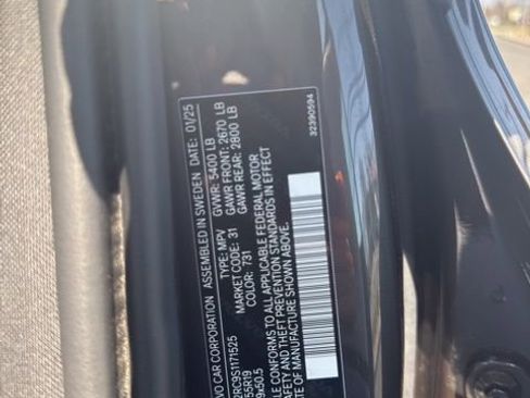 Used 2025 Volvo XC60 B5 Plus w/ Climate Package image 28