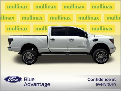 Used 2017 Nissan Titan SV AWD/4WD image 2