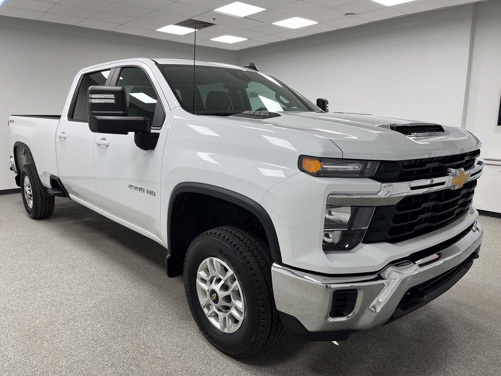 Used 2026 Chevrolet Silverado 2500 LT AWD/4WD image 2