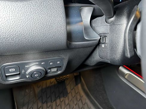 Certified 2025 Mercedes-Benz GLB 250 4MATIC image 25