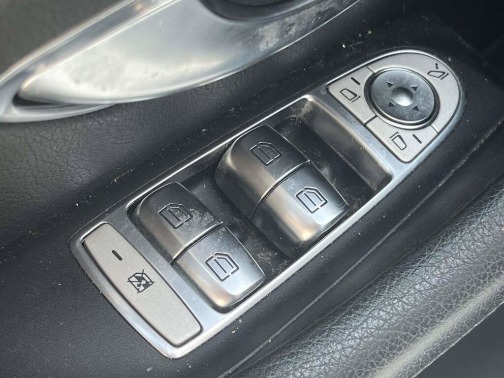 Used 2019 Mercedes-Benz E 300 4MATIC image 30