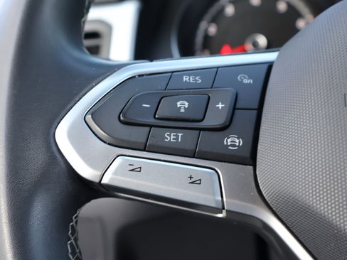 Used 2021 Volkswagen Atlas Cross Sport SE w/ Panoramic Sunroof Package image 26