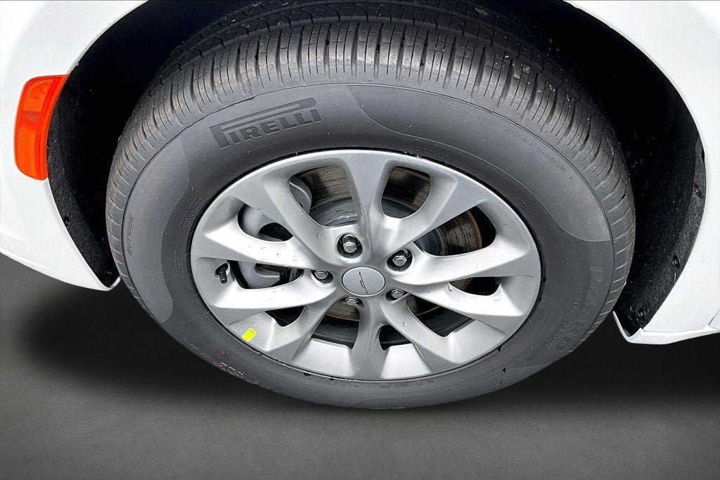 New 2027 Chrysler Pacifica Select AWD/4WD image 15