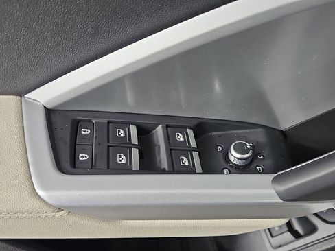 Certified 2025 Audi Q3 2.0T Premium w/ Convenience Package image 22