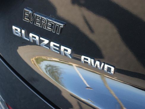 Used 2024 Chevrolet Blazer Premier w/ Driver Confidence II Package image 11