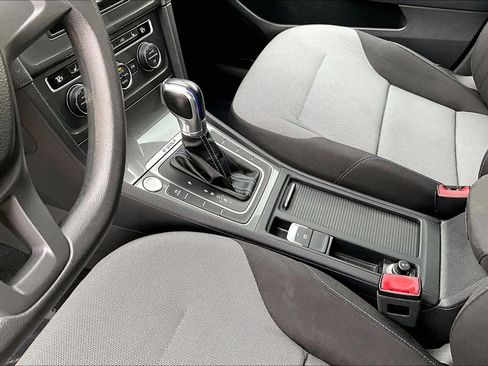 Used 2016 Volkswagen e-Golf SE FWD image 17