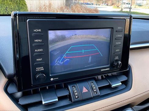 Used 2021 Toyota RAV4 XLE Premium image 29