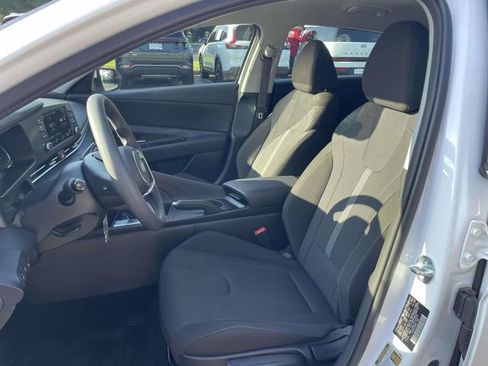 Certified 2026 Hyundai Elantra SE w/ Cargo Package FWD image 17
