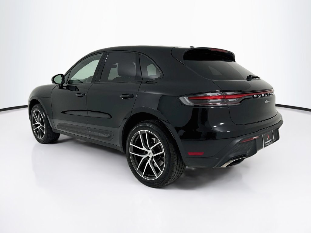 Certified 2025 Porsche Macan AWD/4WD image 3