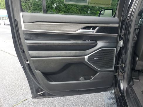 Used 2024 Jeep Wagoneer L Series II w/ Flexible Seating Group RWD image 13