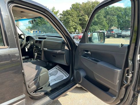 Used 2012 Jeep Liberty Sport RWD image 18