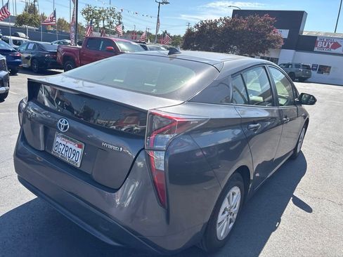 Used 2018 Toyota Prius One w/ Carpet Mat Package FWD image 4