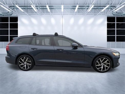 Used 2020 Volvo V60 T5 Momentum image 3