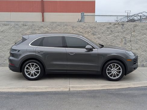 Certified 2024 Porsche Cayenne image 9