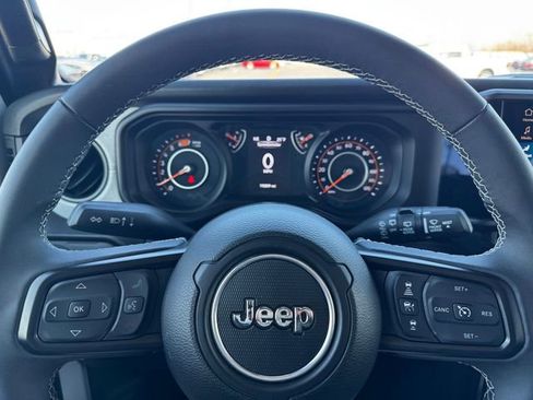 Used 2025 Jeep Wrangler Willys image 22
