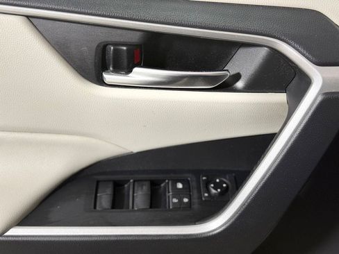 Used 2020 Toyota RAV4 XLE w/ Convenience Package AWD/4WD image 22