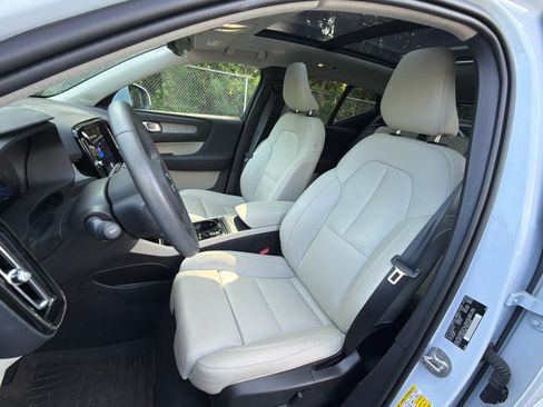 Certified 2024 Volvo XC40 B5 Ultimate w/ Protection Package Premier AWD/4WD image 25