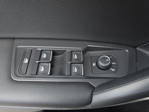 Used 2021 Volkswagen Tiguan SE R-Line FWD image 29