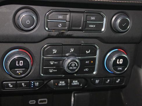 Used 2023 Chevrolet Tahoe Premier image 17