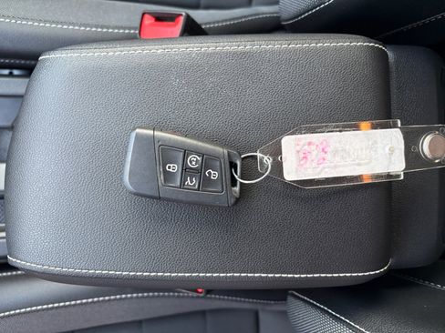 Certified 2023 Volkswagen Taos SE FWD image 27