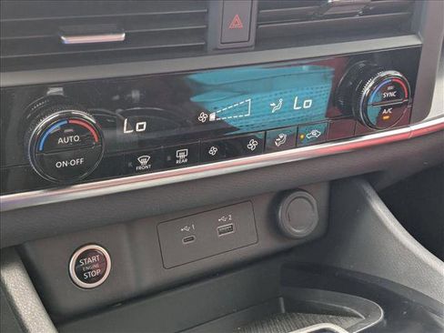 Used 2023 Nissan Rogue SV FWD image 15