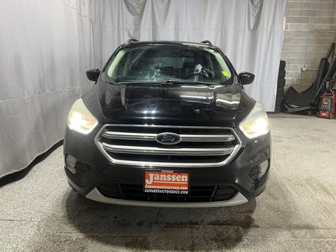 Used 2017 Ford Escape SE w/ Equipment Group 201A AWD/4WD image 3