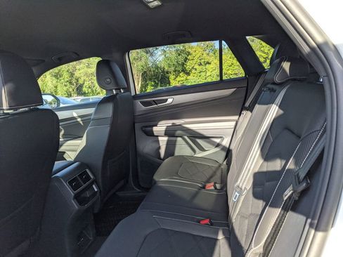 Used 2025 Volkswagen Atlas Cross Sport SE image 6