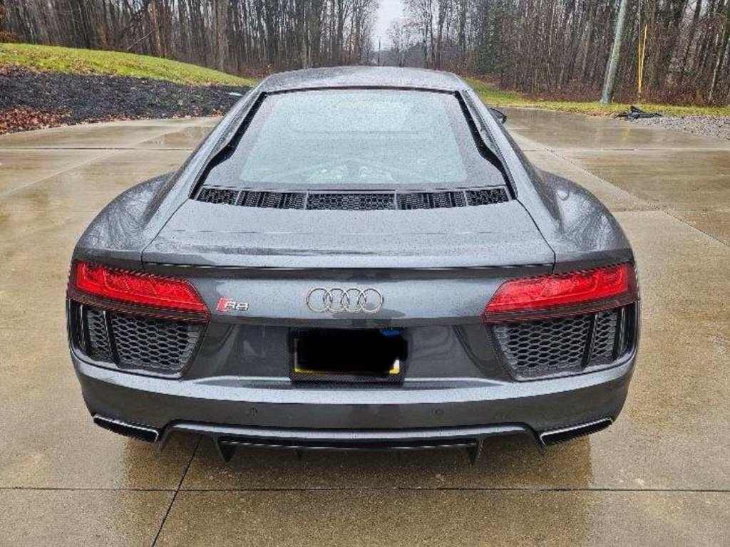 Used 2017 Audi R8 V10 w/ Carbon Exterior Package AWD/4WD image 4