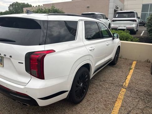 Used 2025 Hyundai Palisade Calligraphy AWD/4WD image 3