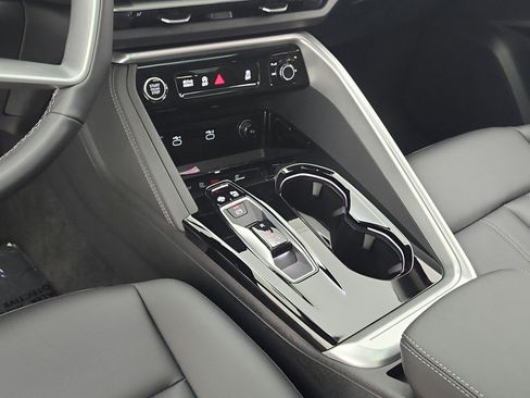 New 2025 Audi Q5 Premium image 9